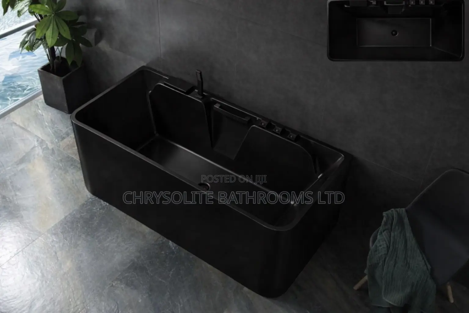 Gloss Black Acrylic Bathtub With in-Built Mixer