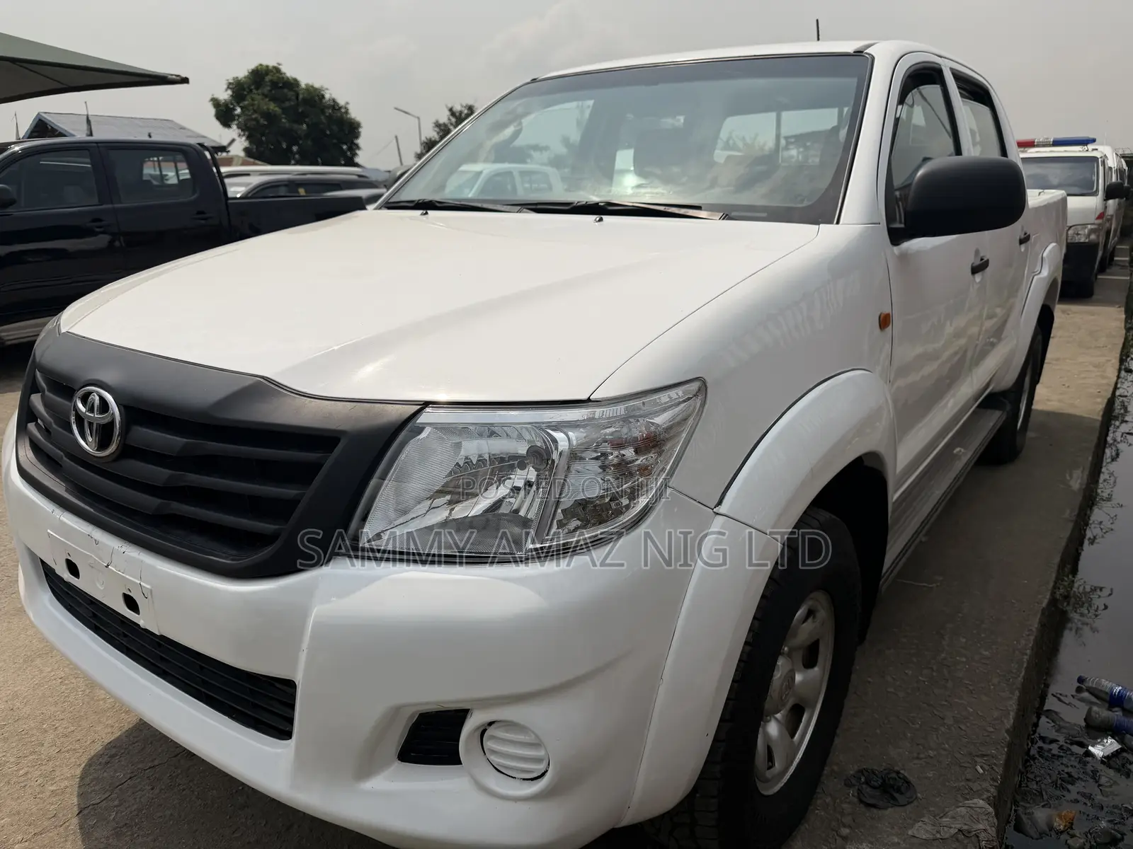 Toyota Hilux WORKMATE 4x4 2014 White
