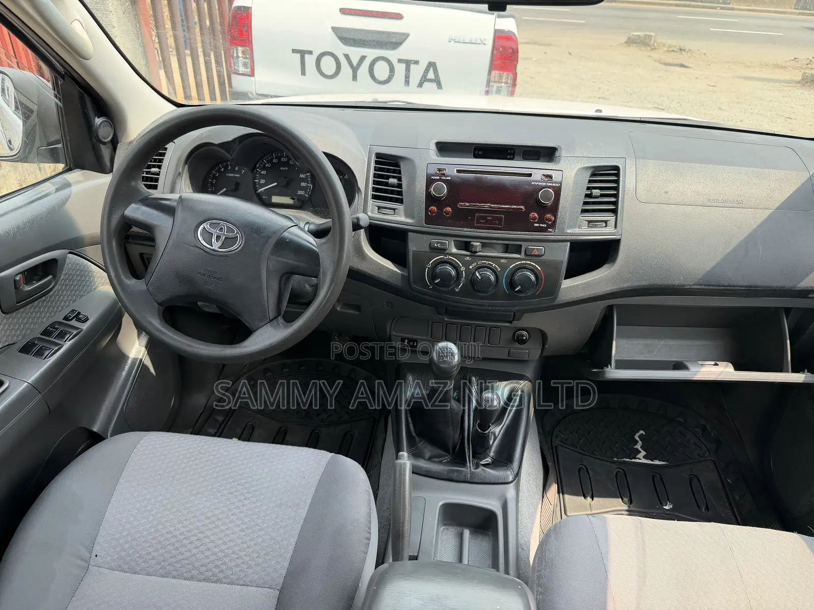 Toyota Hilux WORKMATE 4x4 2014 White
