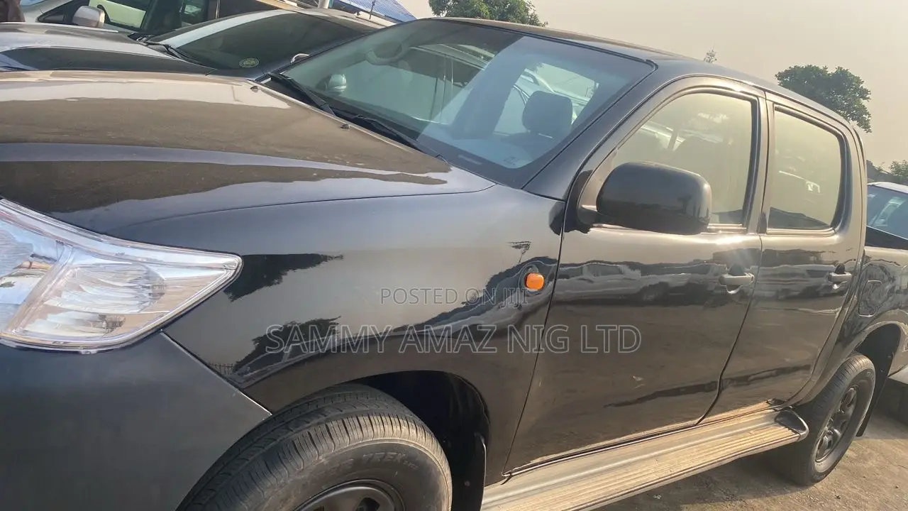 Toyota Hilux WORKMATE 4x4 2013 Black
