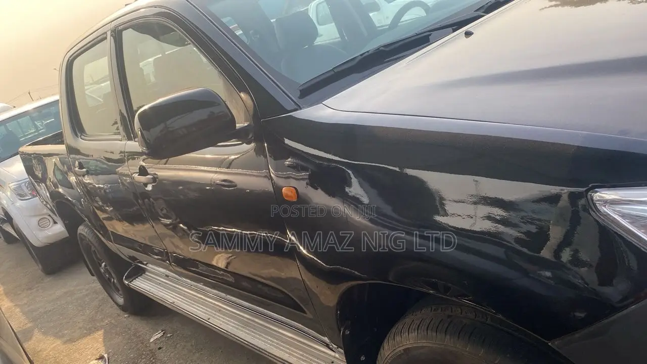 Toyota Hilux WORKMATE 4x4 2013 Black