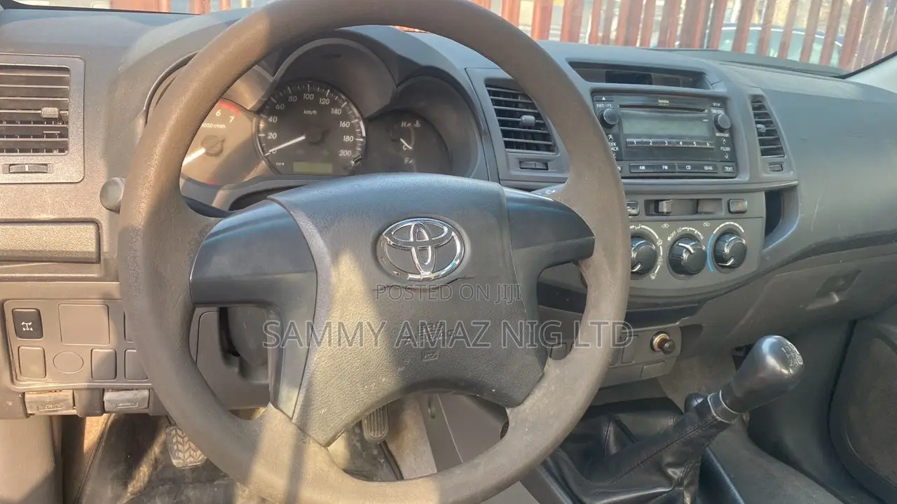 Toyota Hilux WORKMATE 4x4 2013 Black