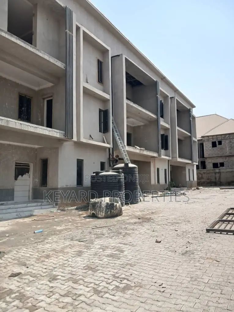 2bdrm Block of Flats in FHA for sale