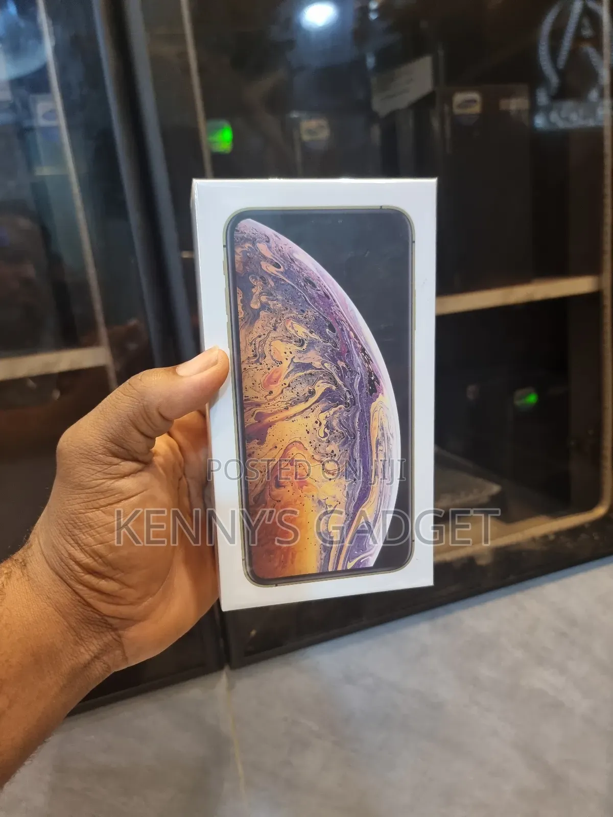 New Apple iPhone XS Max 64 GB Gold