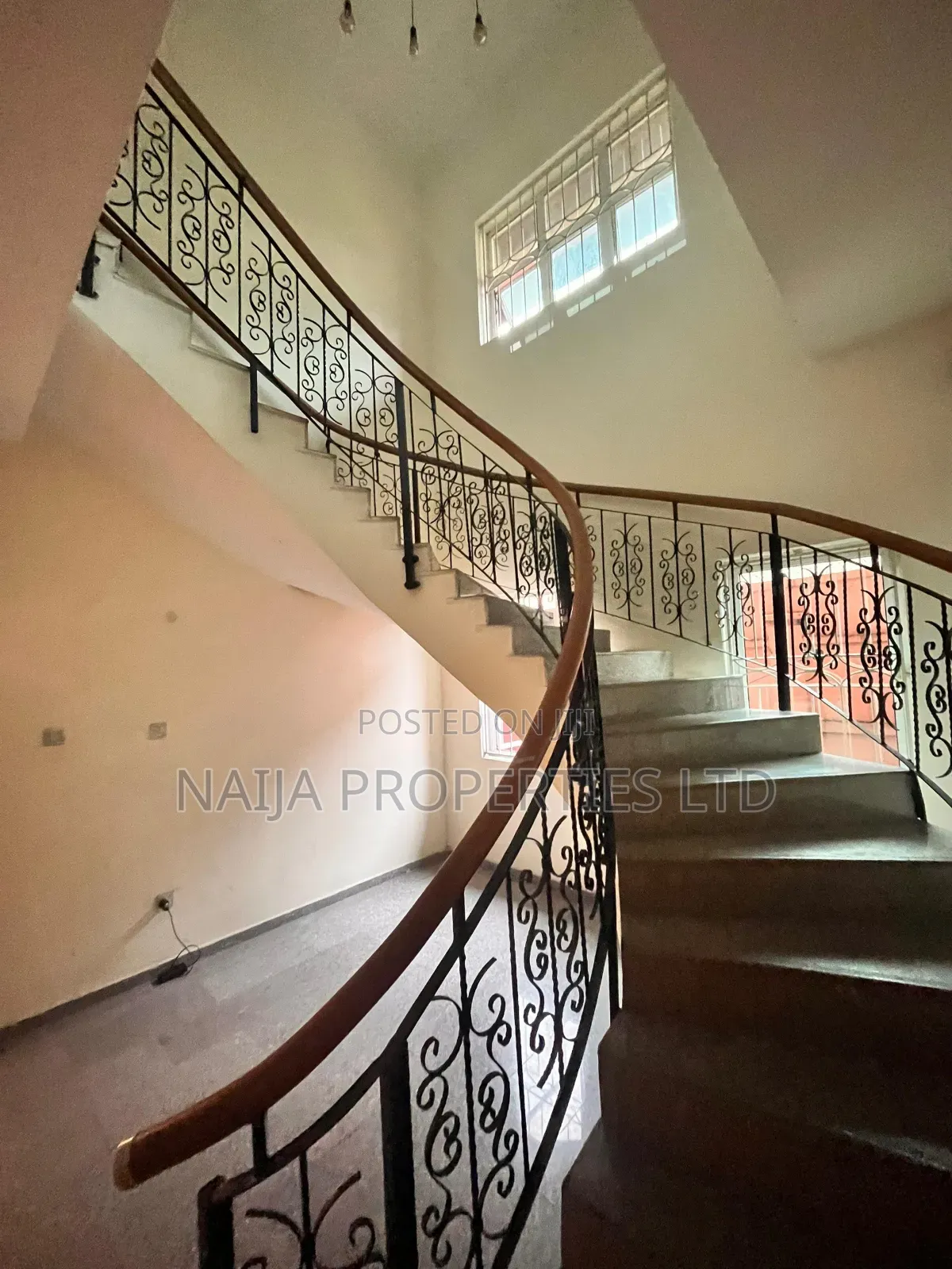 40sqm Shop Space at Lekki Phase 1 for Rent