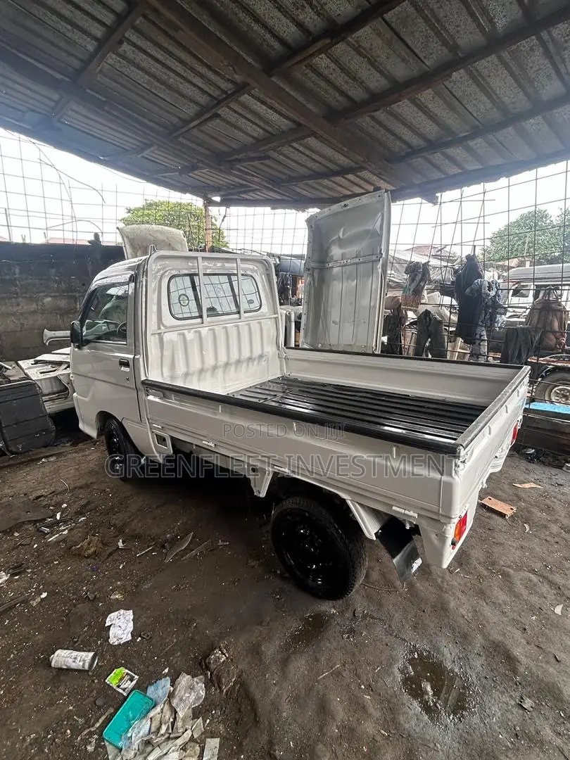 Daihatsu Hijet 2012 White