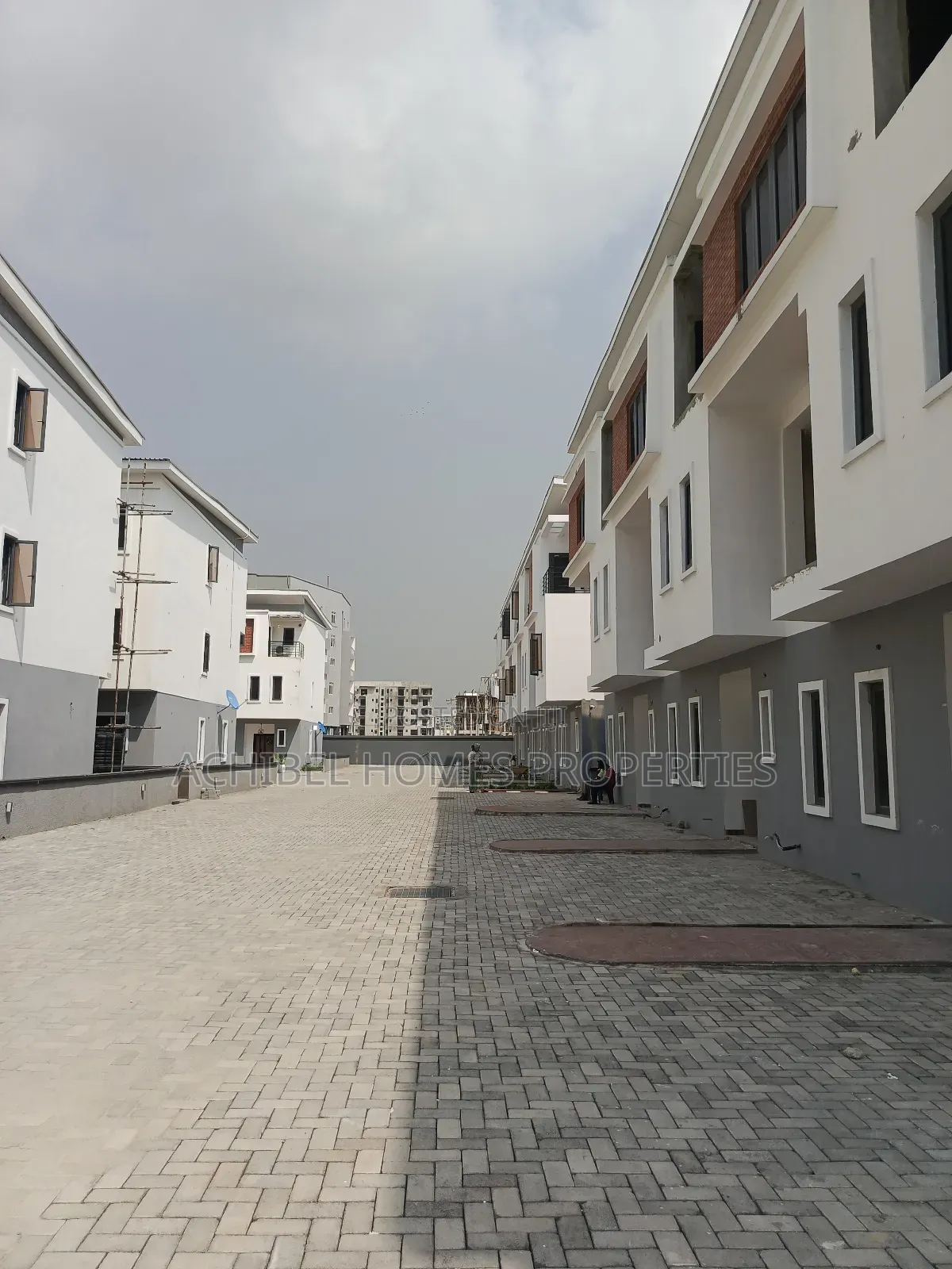 4bdrm Duplex in Lekki for rent
