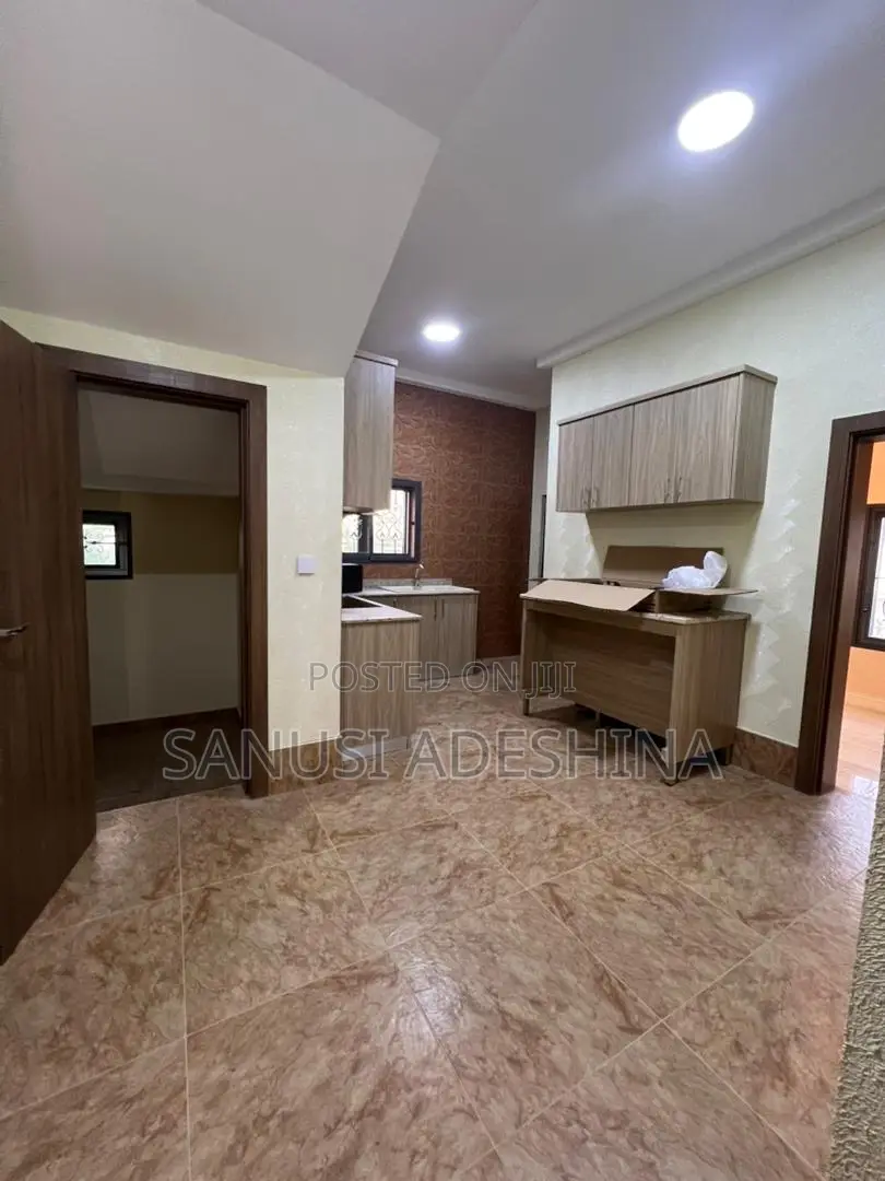6bdrm Duplex in Life Camp Fct Abuja for sale