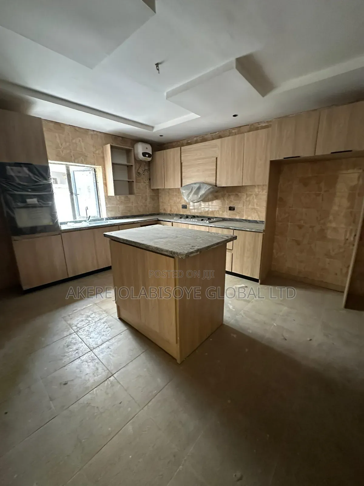 4bdrm Duplex in Close To Whyte for rent