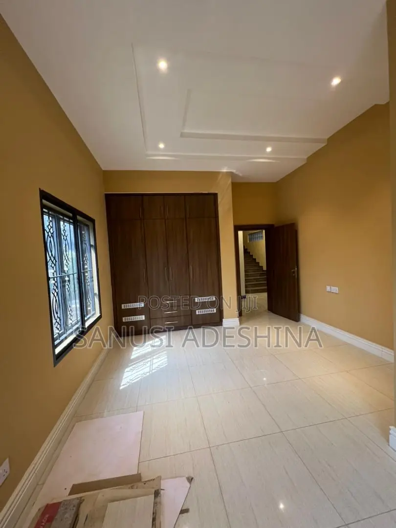 6bdrm Duplex in Life Camp Fct Abuja for sale
