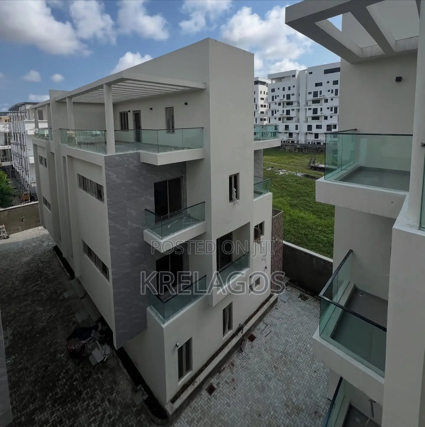 5bdrm Duplex in Banana Island for rent