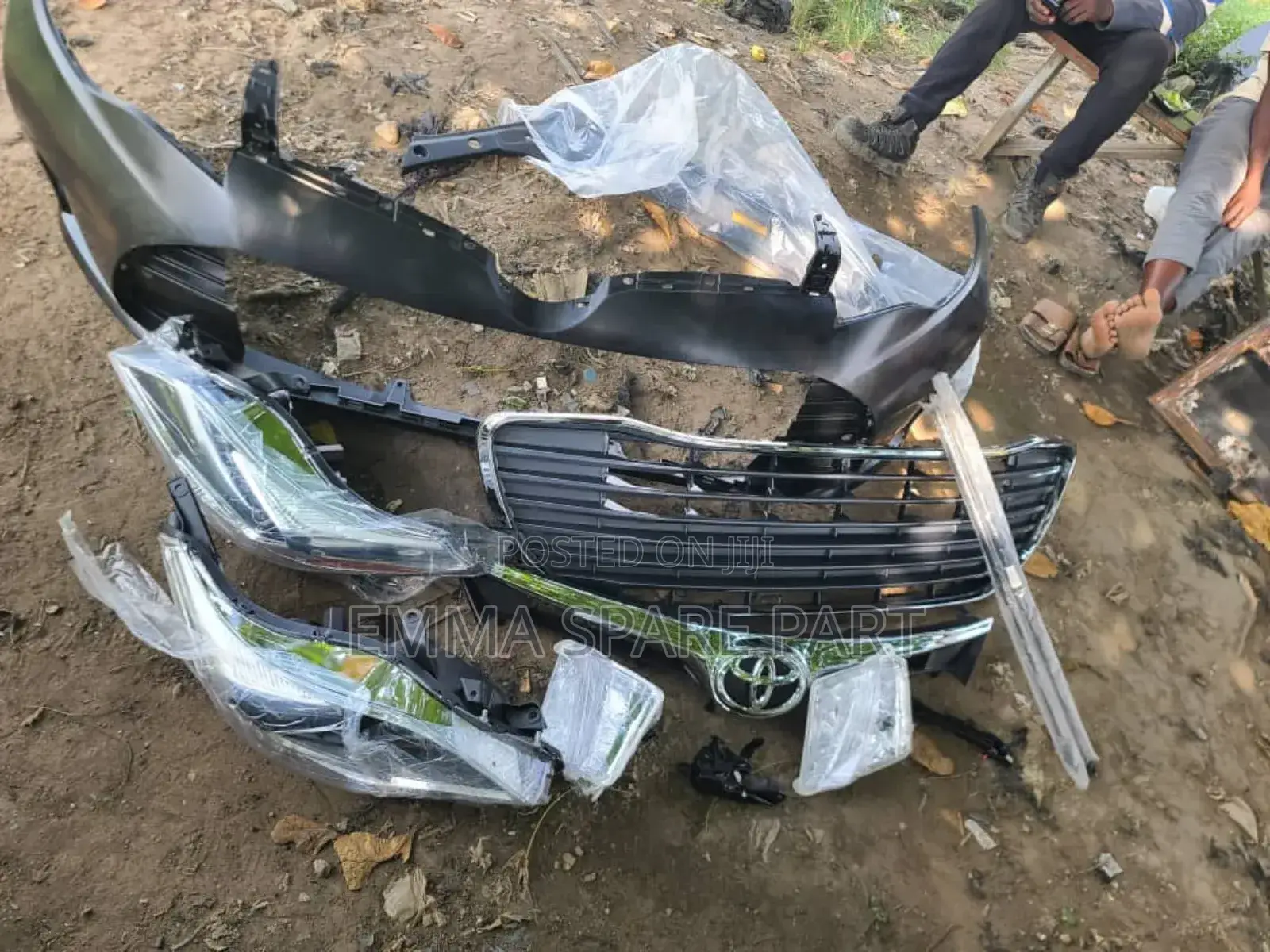 Complete Bumper and Full Light Avalon 2018 Model
