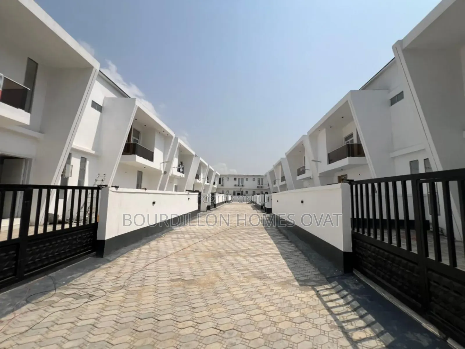 4bdrm Duplex in Ikota Lagos for sale