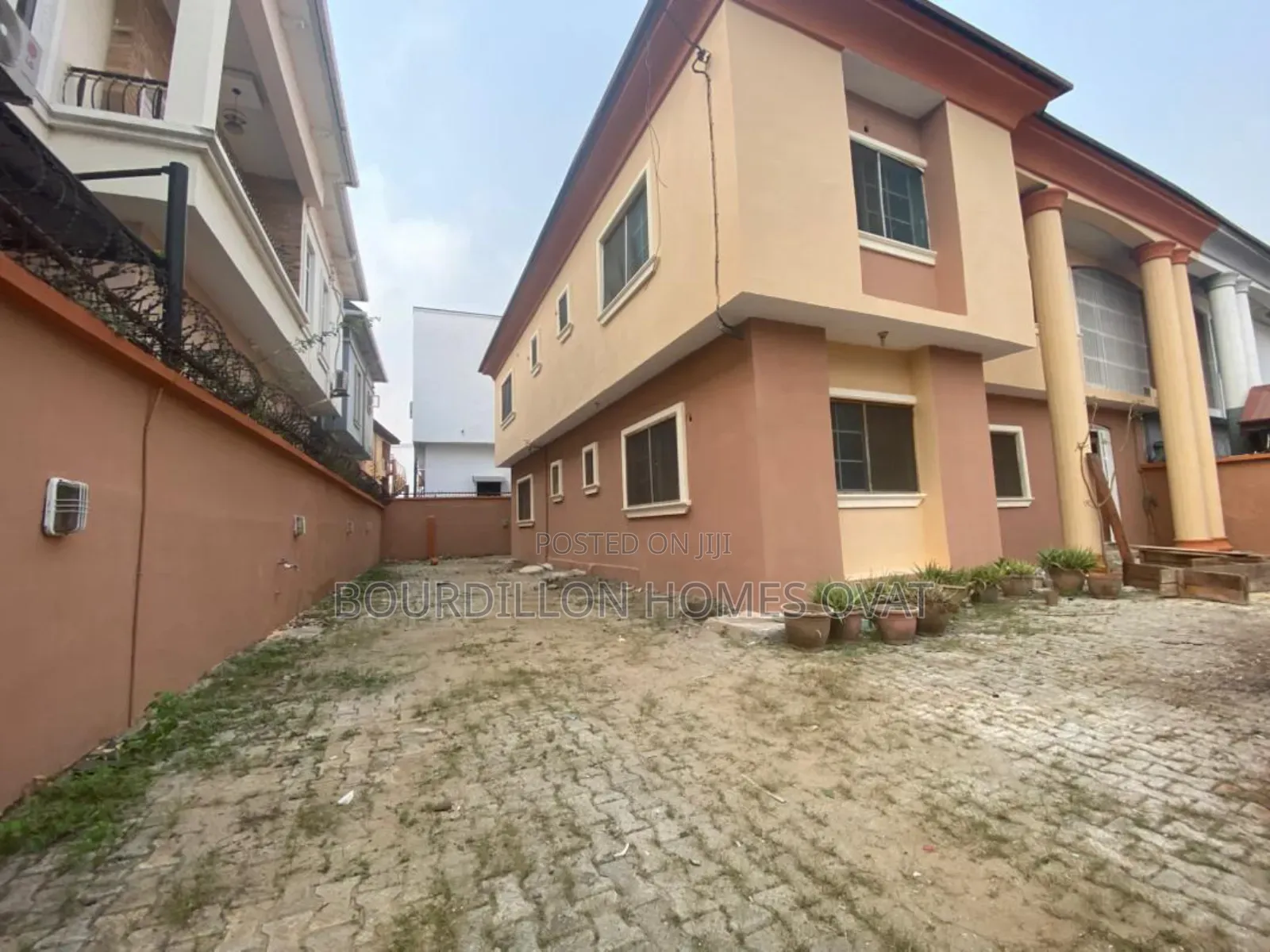 4bdrm Duplex in Ikota Villa Estate for rent