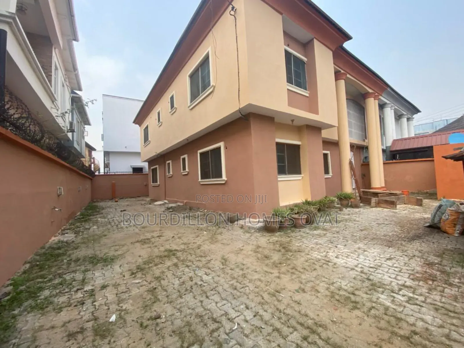 4bdrm Duplex in Ikota Villa Estate for rent