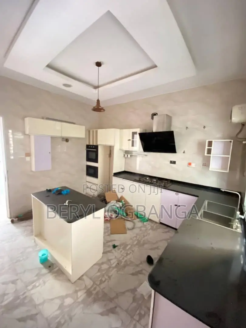 4bdrm Duplex in Chevron for rent