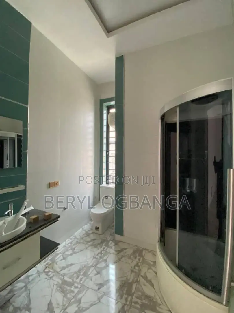 4bdrm Duplex in Chevron for rent