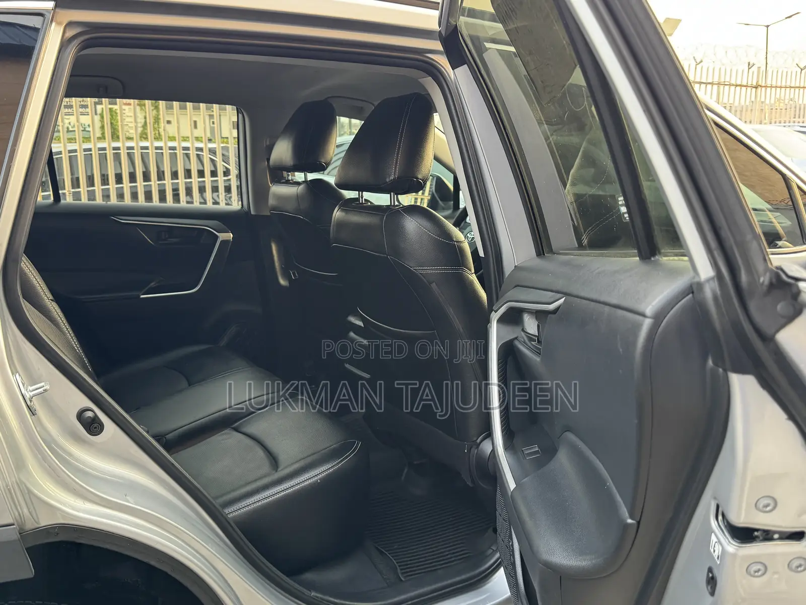Toyota RAV4 LE AWD 2020 Silver