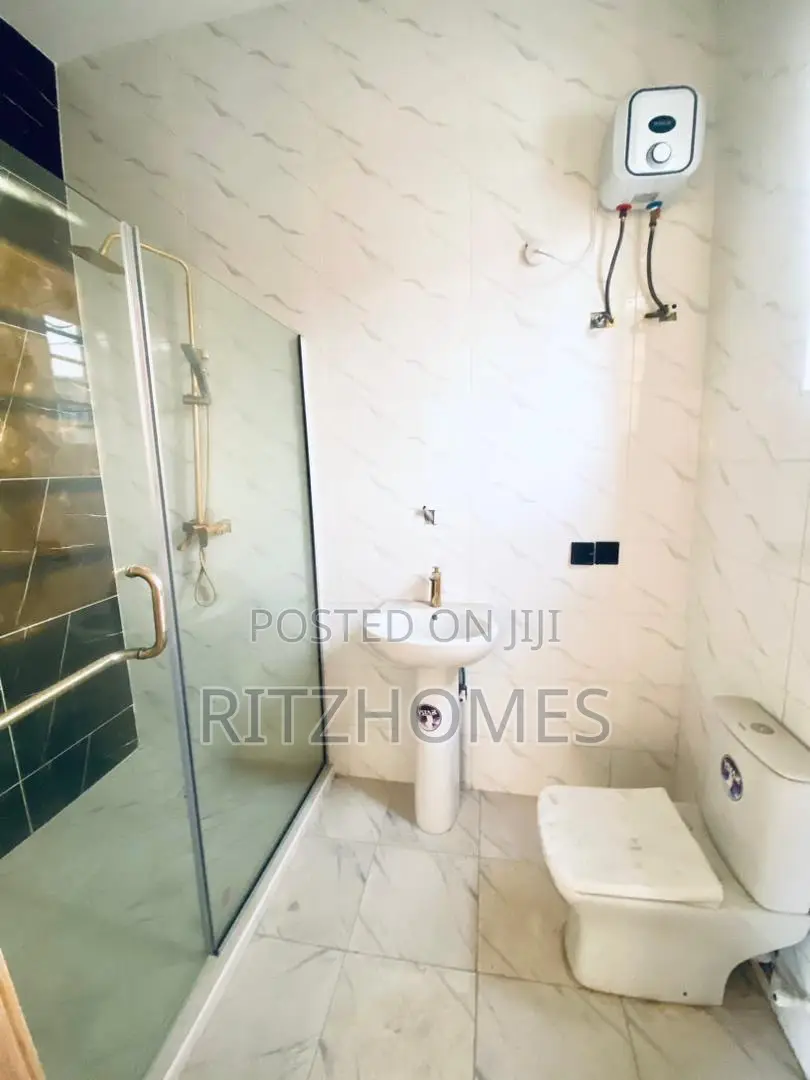 5bdrm Duplex in Off Lekki-Epe Expressway for sale
