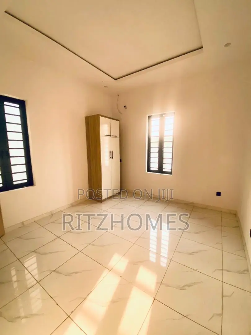 5bdrm Duplex in Off Lekki-Epe Expressway for sale