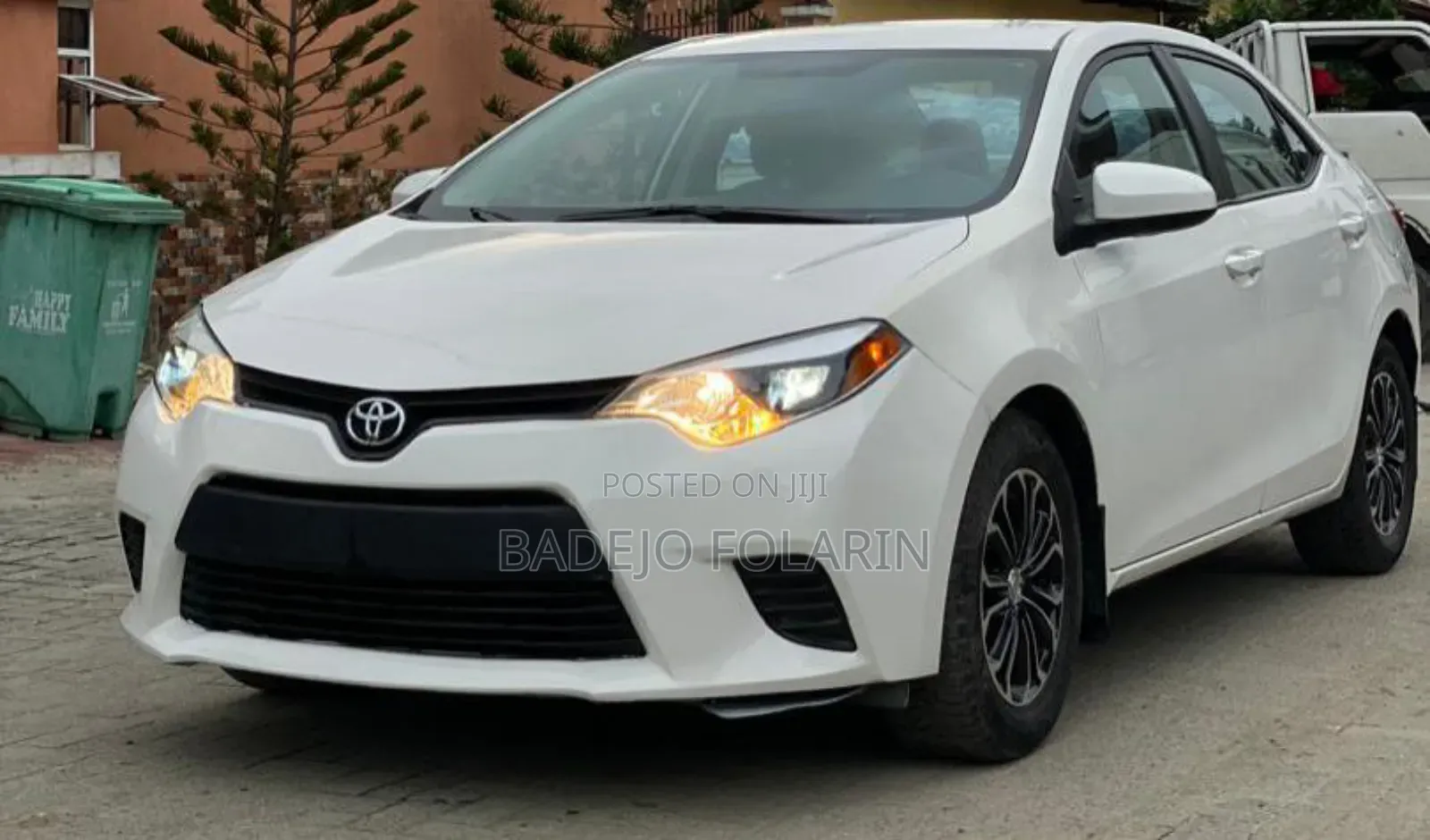Toyota Corolla LE 4dr Sedan (1.8L 4cyl CVT) 2016 White