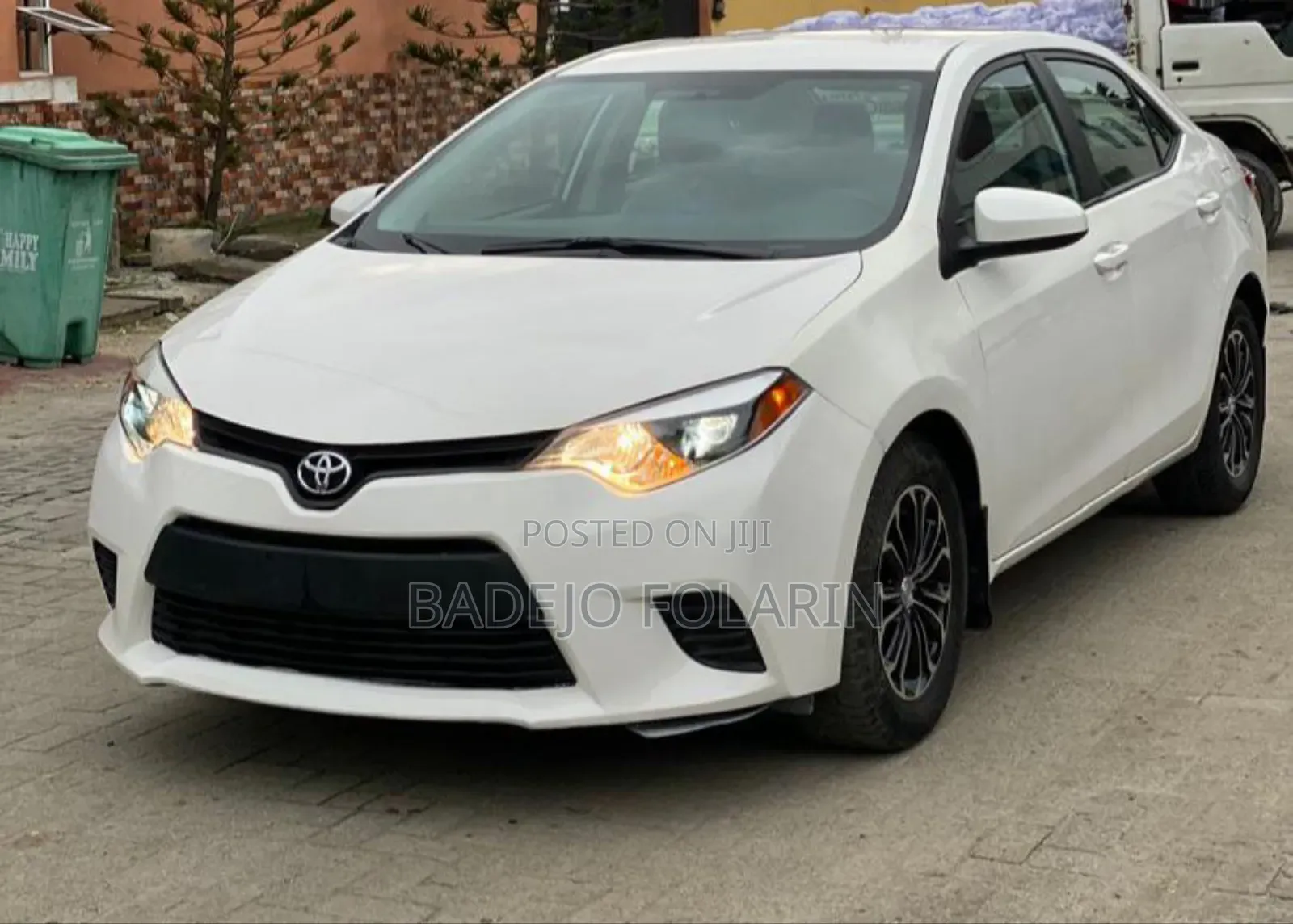 Toyota Corolla LE 4dr Sedan (1.8L 4cyl CVT) 2016 White