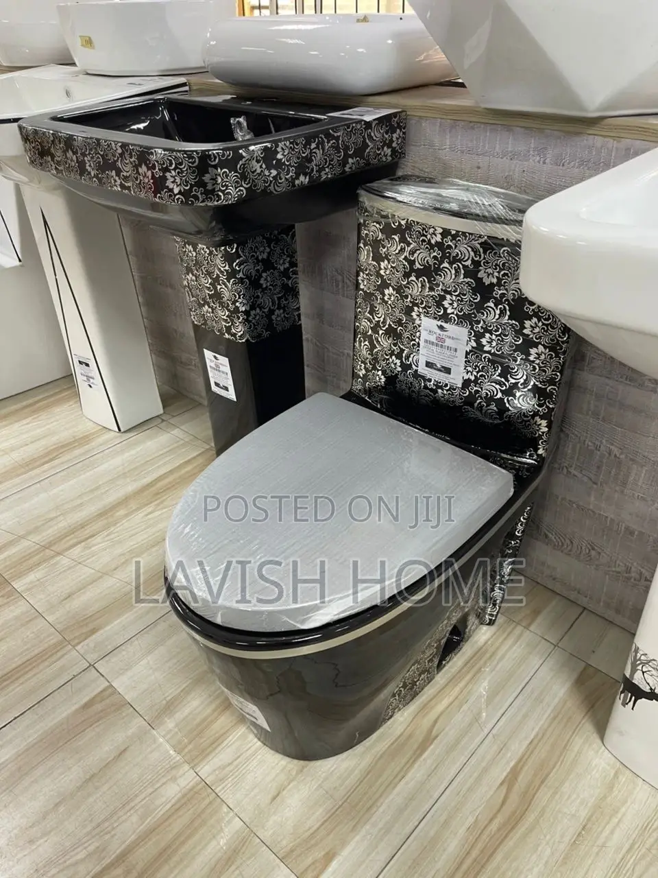Morden Luxury Black Water Closet With Washing Hand Basin