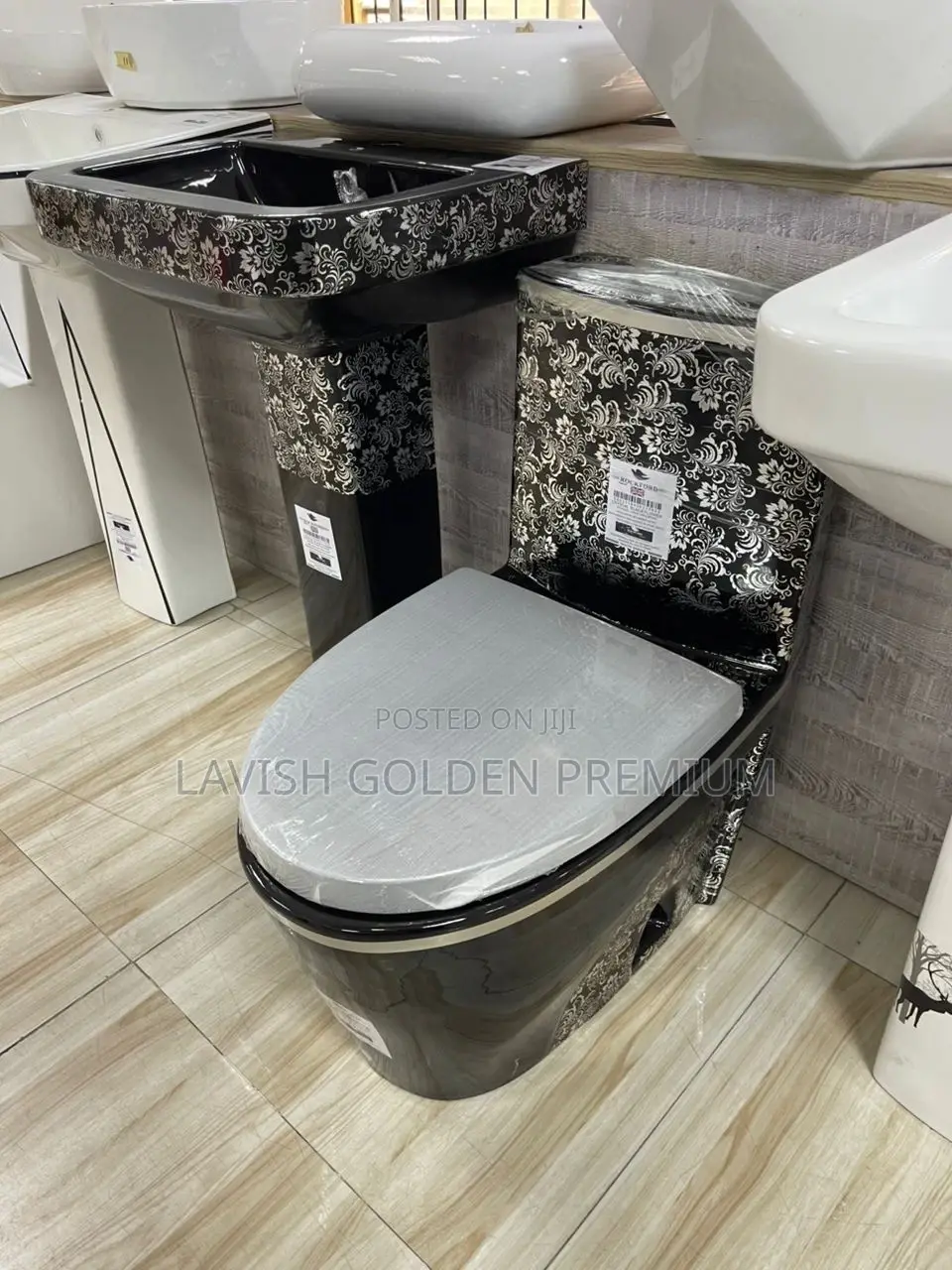 Morden Luxury Black Water Closet With Washing Hand Basin