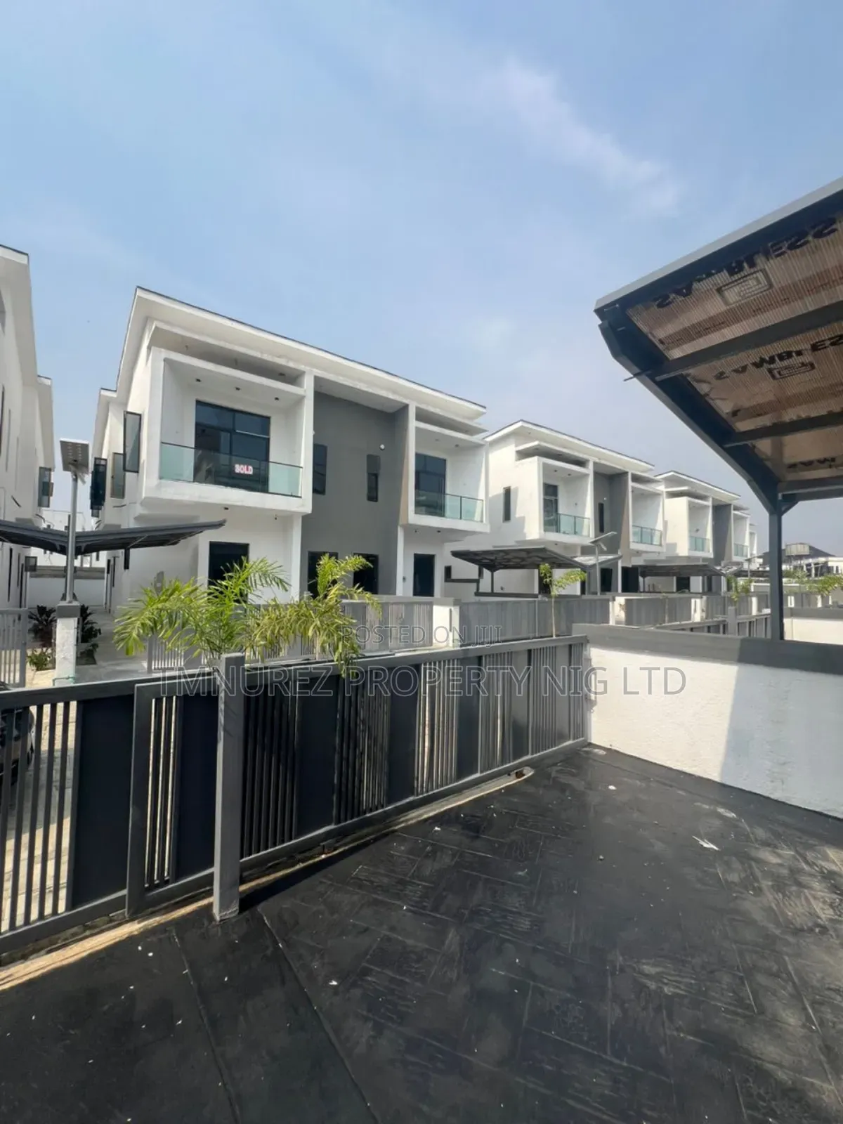 4bdrm Duplex in Orchild Road, Chevron for rent