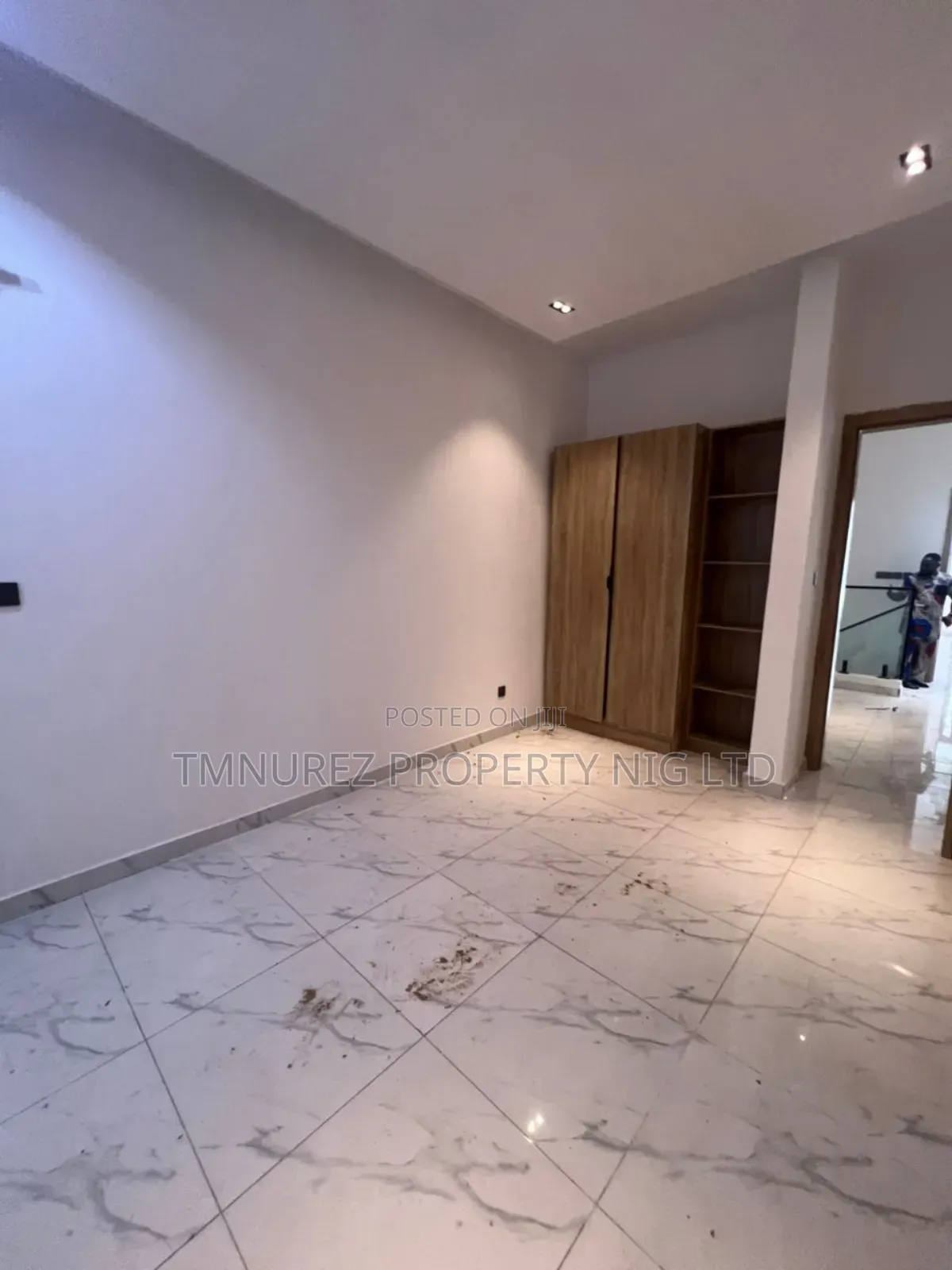 4bdrm Duplex in Orchild Road, Chevron for rent