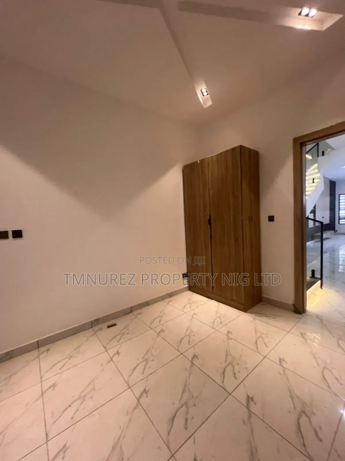 4bdrm Duplex in Orchild Road, Chevron for rent