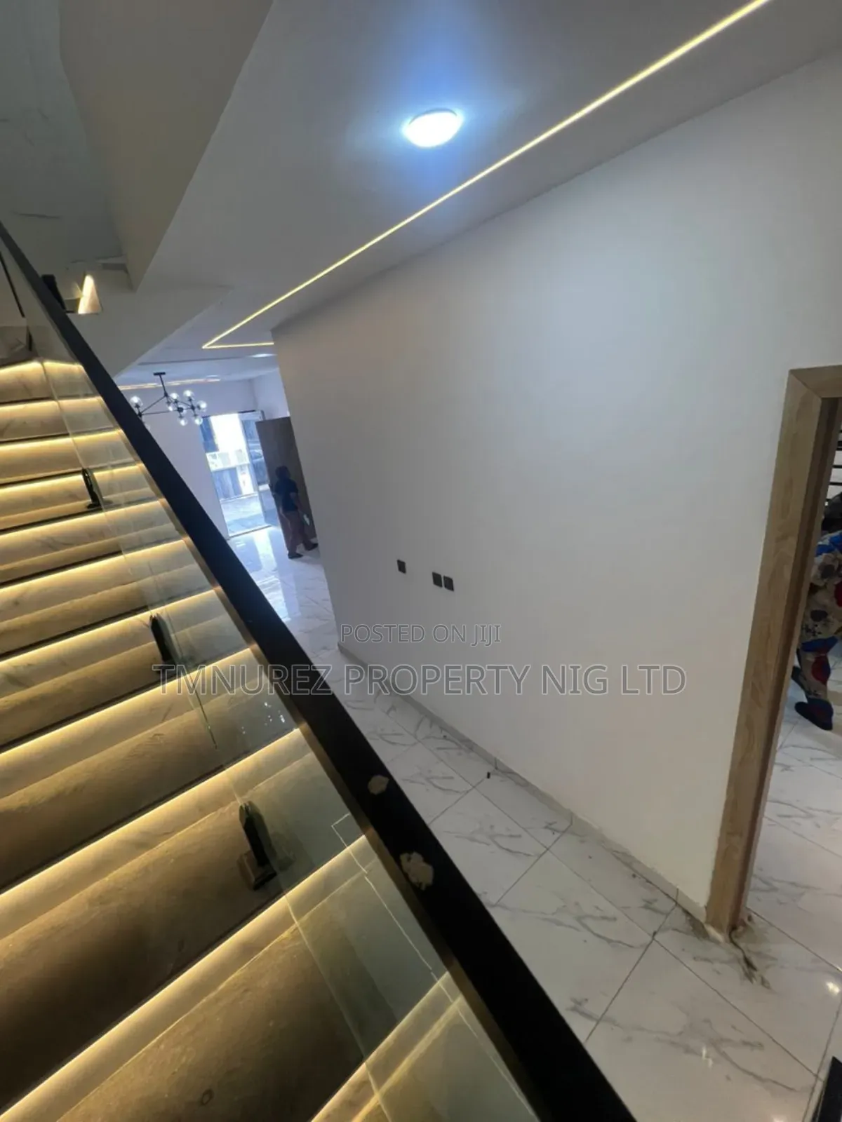 4bdrm Duplex in Orchild Road, Chevron for rent