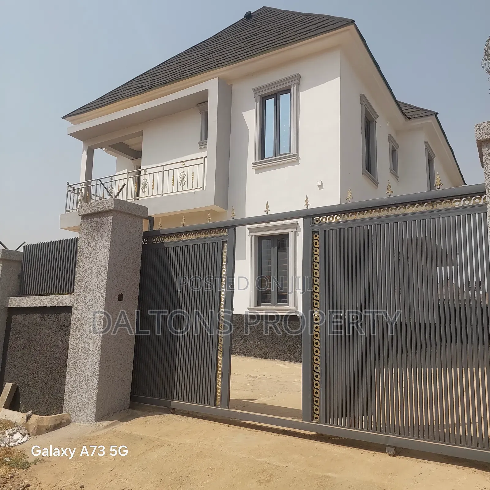 4bdrm Duplex in Gold City, Lugbe District for sale