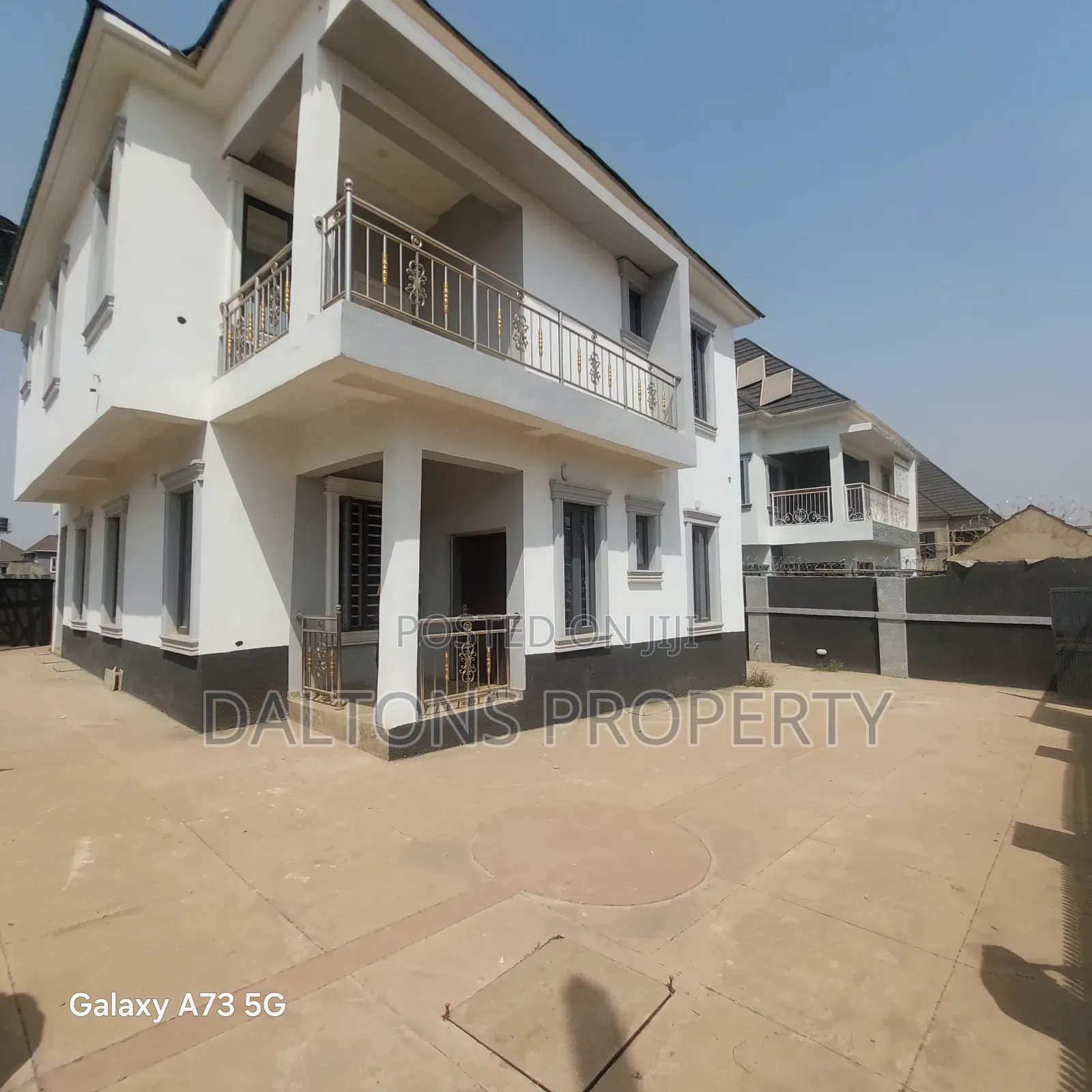 4bdrm Duplex in Gold City, Lugbe District for sale