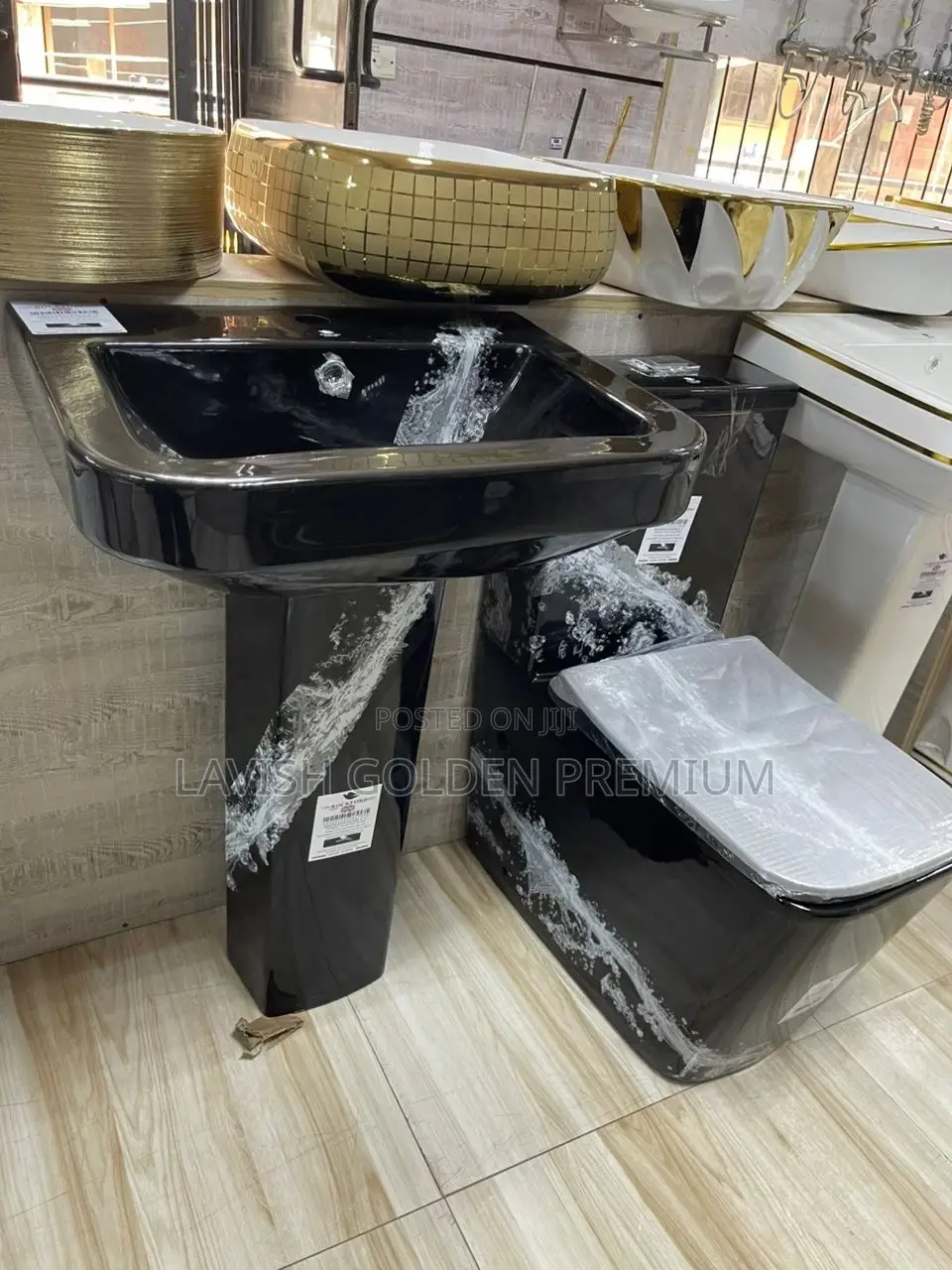 High Quality Black and White Design Water Closet With Standing Basin