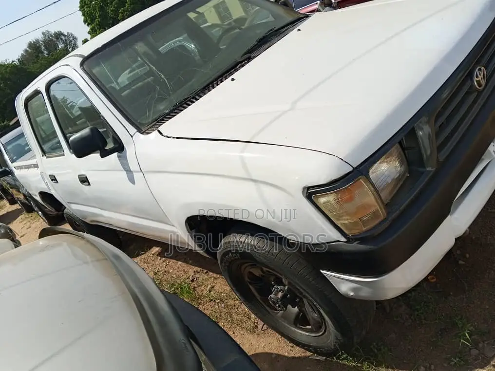 Toyota Hilux 1999 White