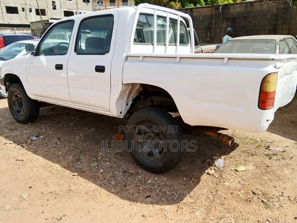 Toyota Hilux 1999 White