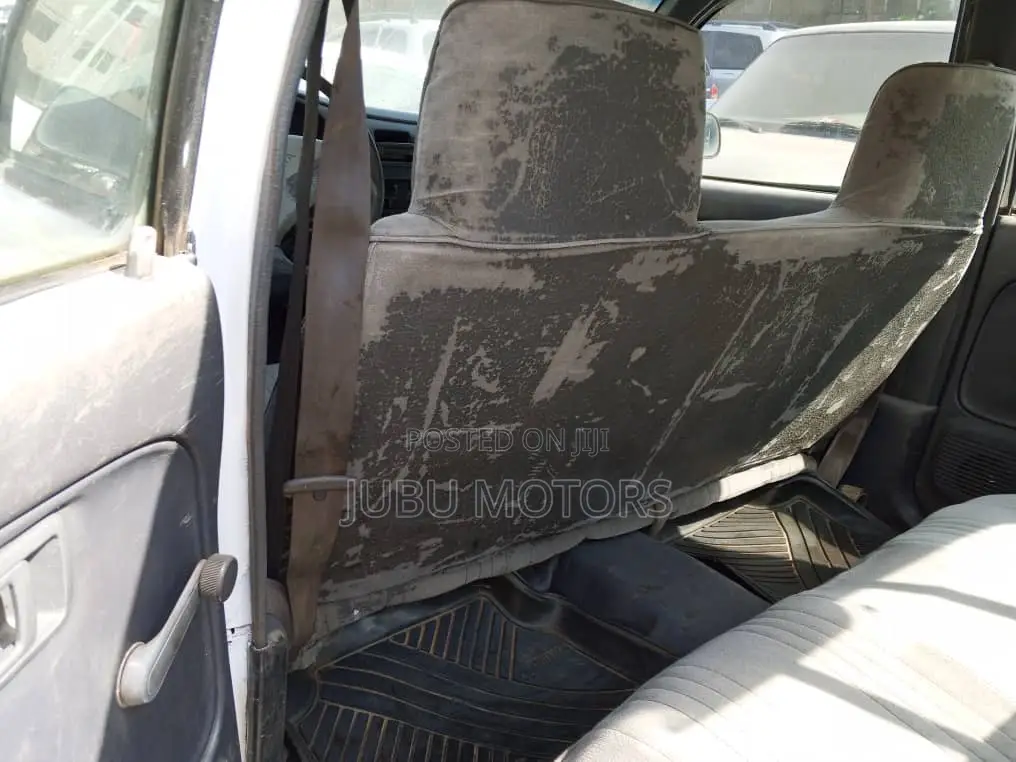 Toyota Hilux 1999 White