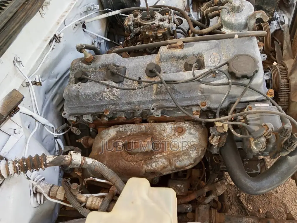 Toyota Hilux 1999 White