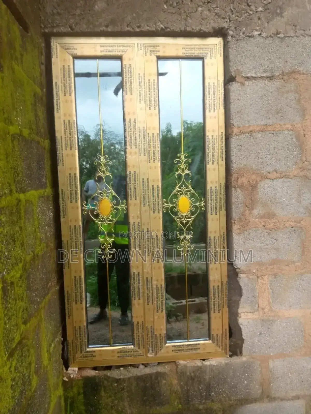 Luxury Gold Aluminium Casement Windows With Flower Spacer Double Glaze