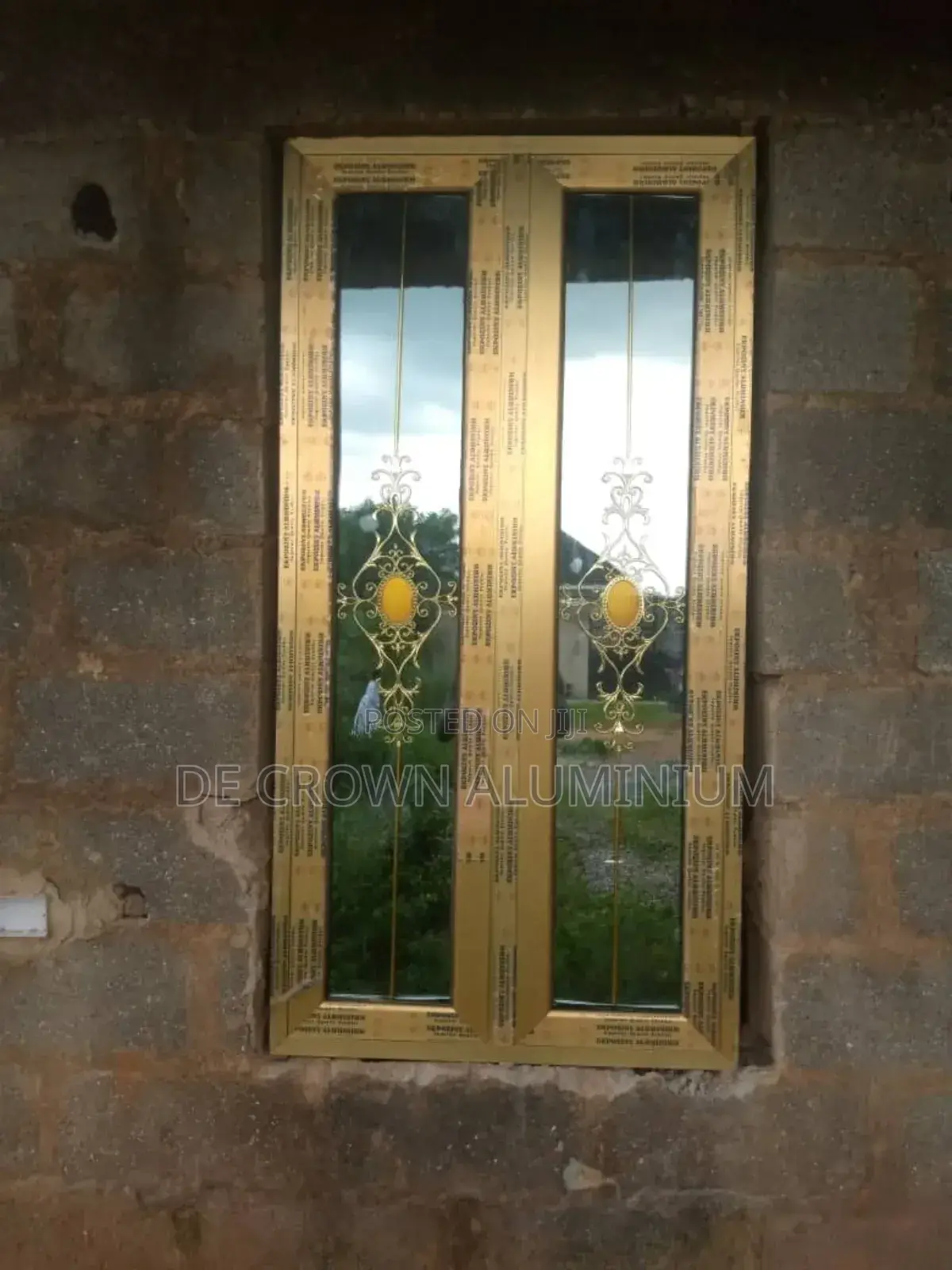 Luxury Gold Aluminium Casement Windows With Flower Spacer Double Glaze