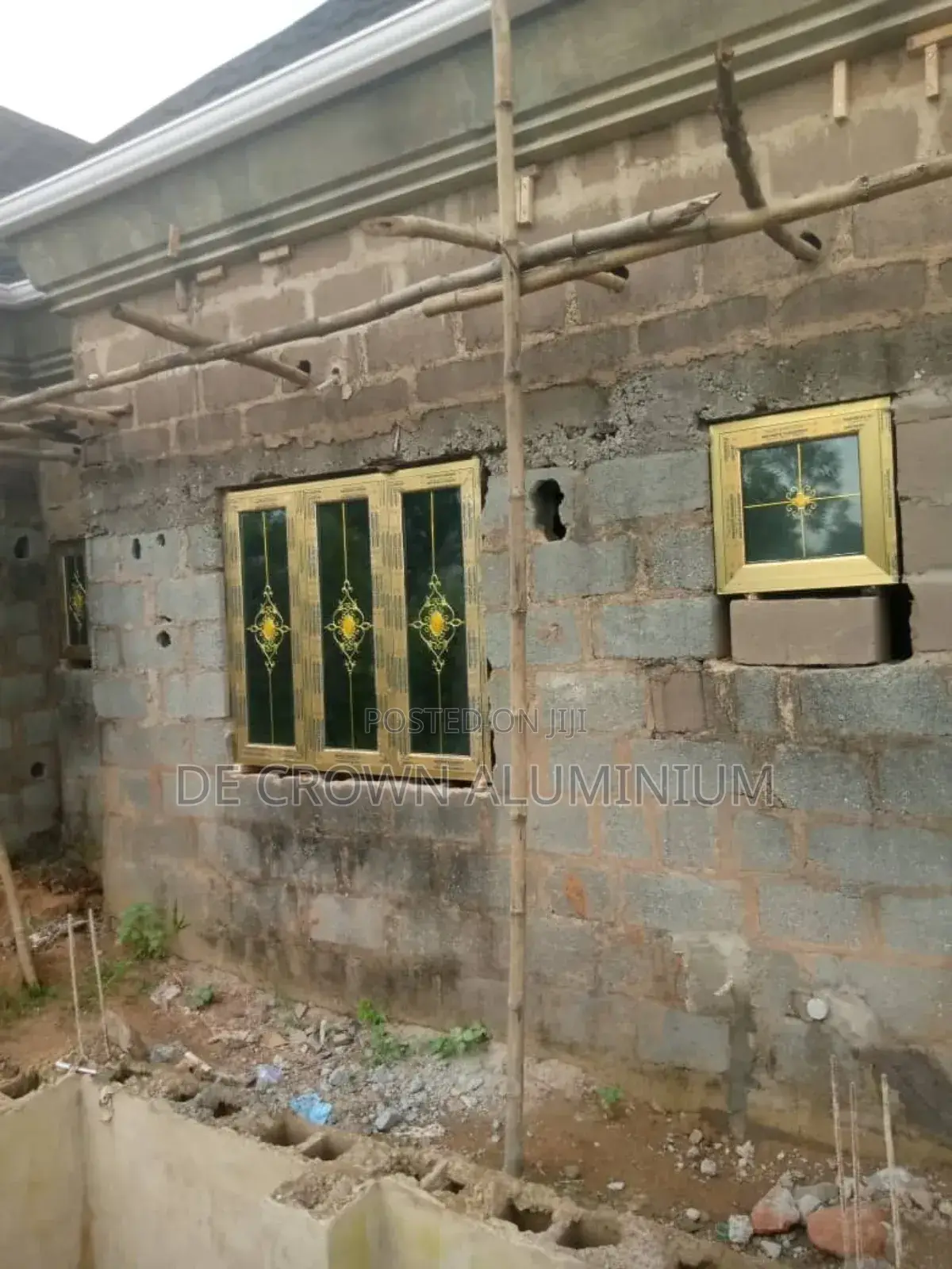 Luxury Gold Aluminium Casement Windows With Flower Spacer Double Glaze