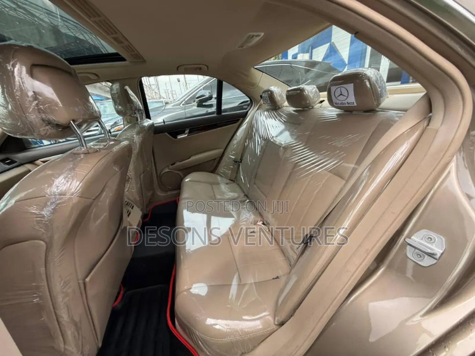 Mercedes-Benz C300 Luxury Sedan AWD (3.0L 6cyl 7A) 2009 Gold