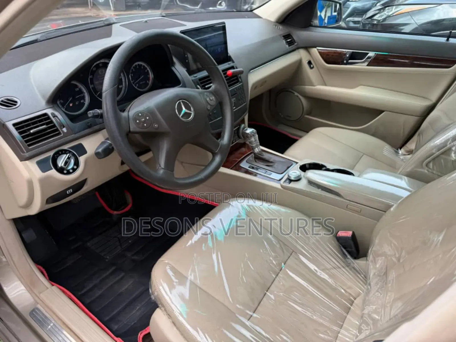 Mercedes-Benz C300 Luxury Sedan AWD (3.0L 6cyl 7A) 2009 Gold
