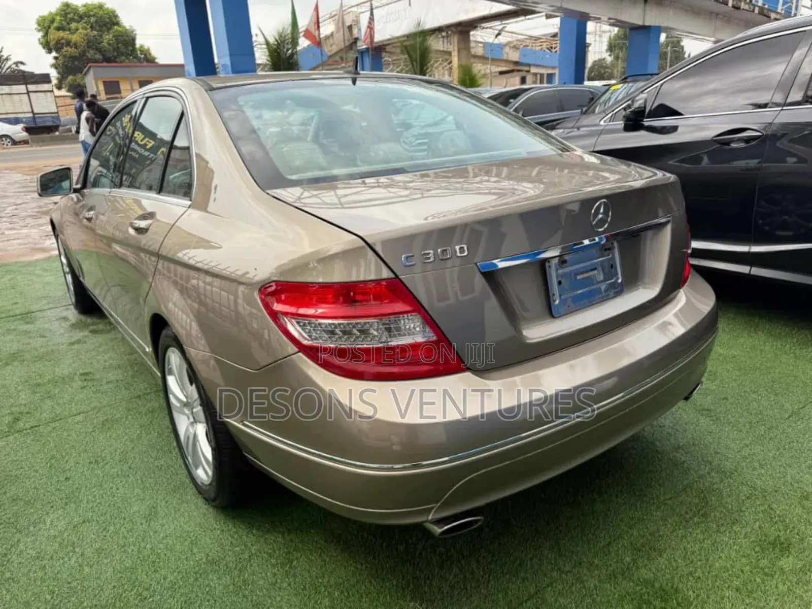 Mercedes-Benz C300 Luxury Sedan AWD (3.0L 6cyl 7A) 2009 Gold