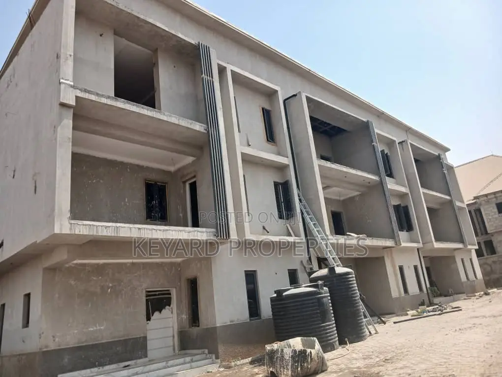2bdrm Block of Flats in FHA for sale