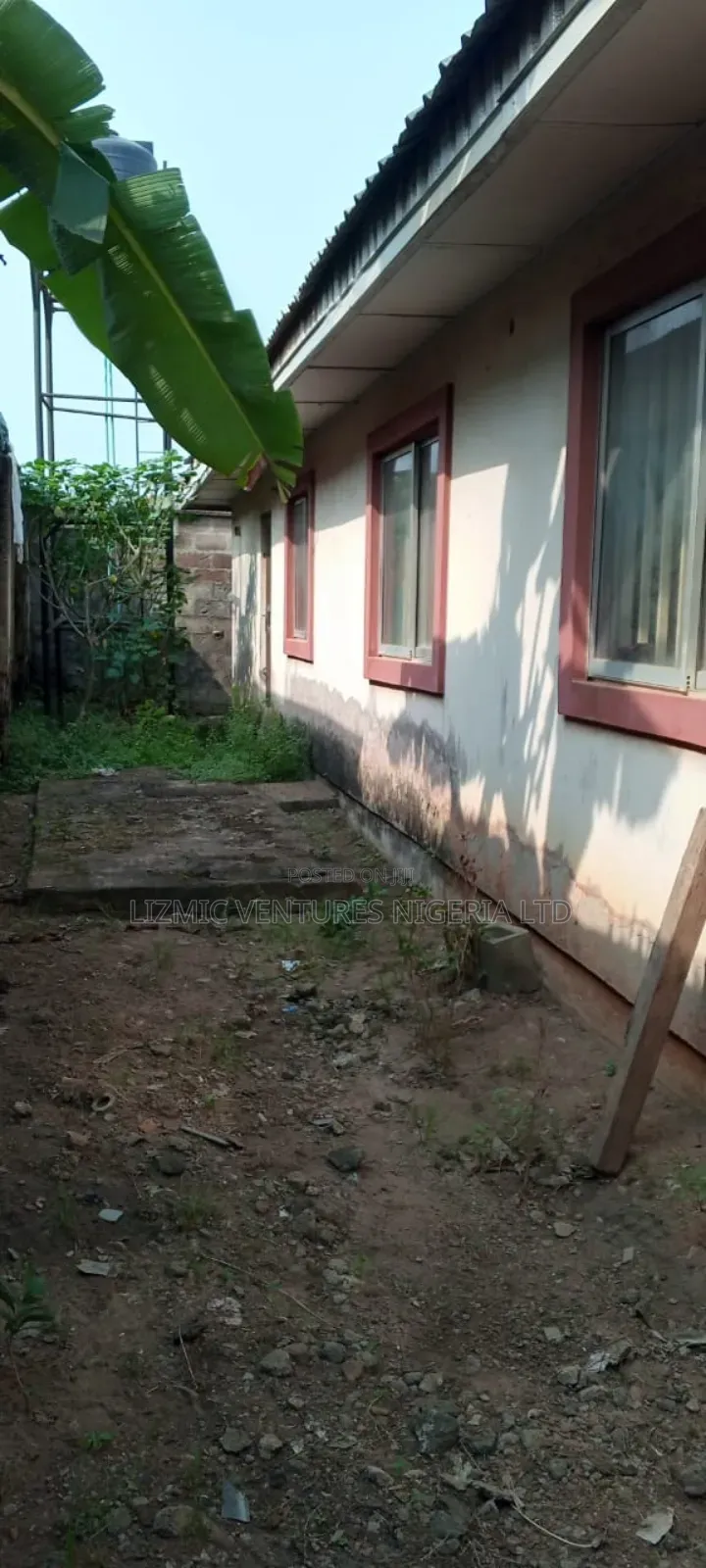 3bdrm Bungalow in Isuti Rd, Ikotun / Ikotun/Igando for sale