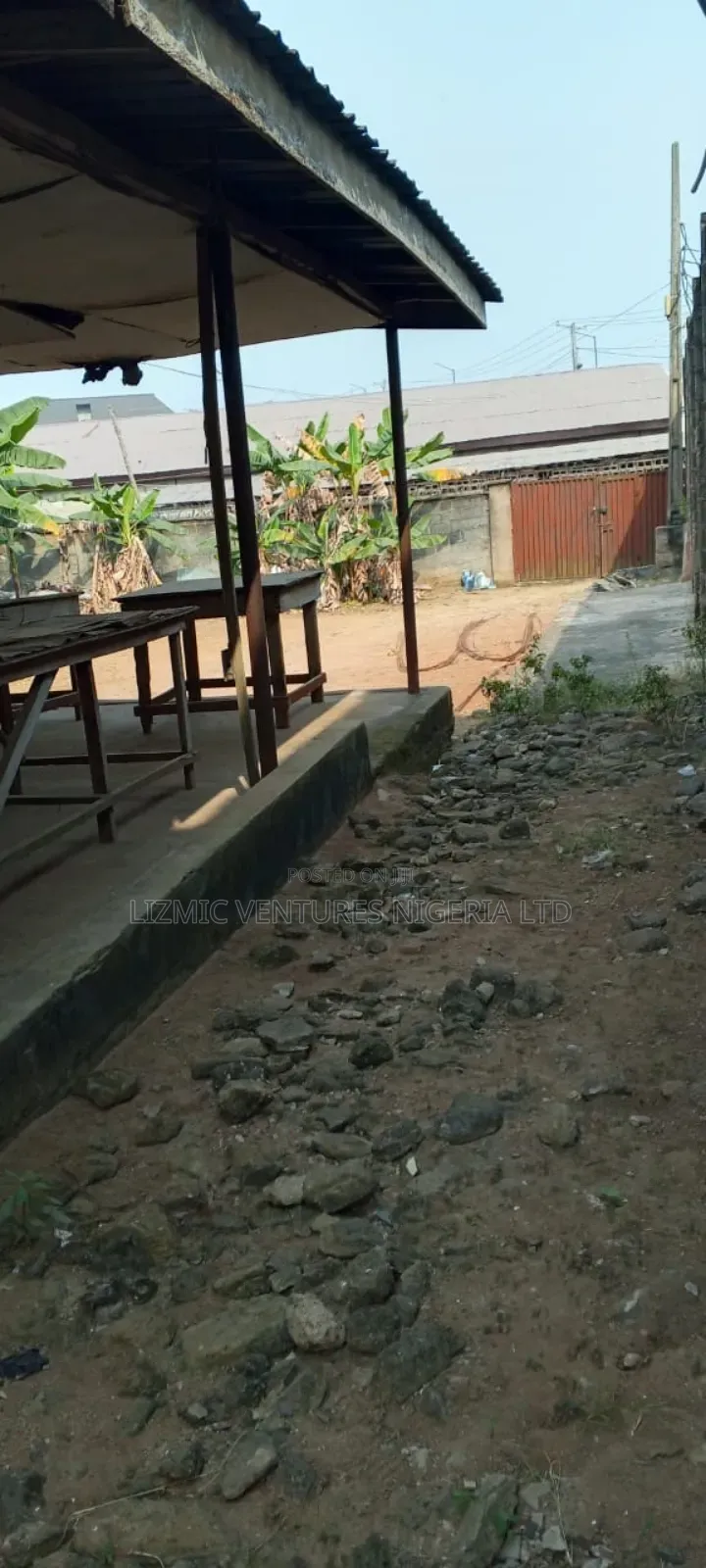 3bdrm Bungalow in Isuti Rd, Ikotun / Ikotun/Igando for sale