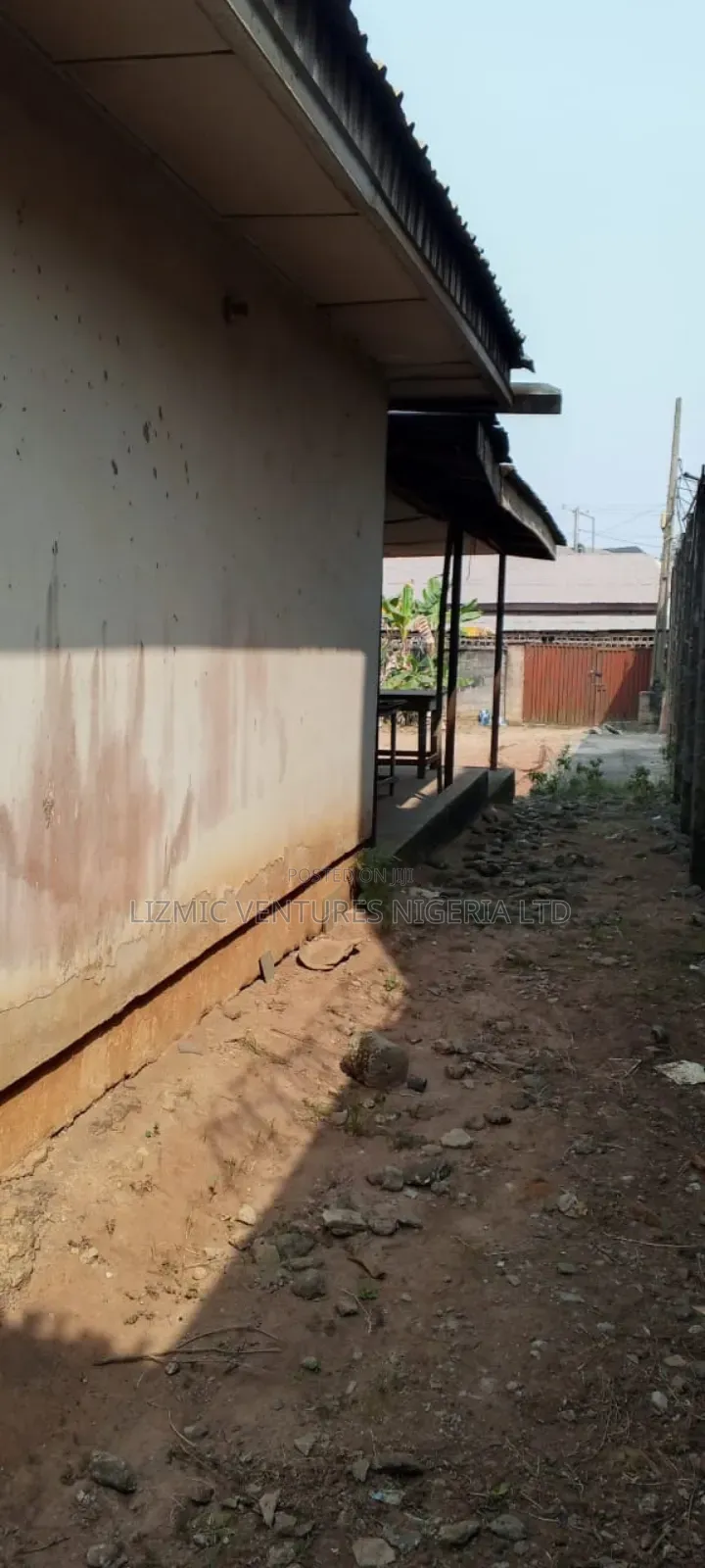 3bdrm Bungalow in Isuti Rd, Ikotun / Ikotun/Igando for sale