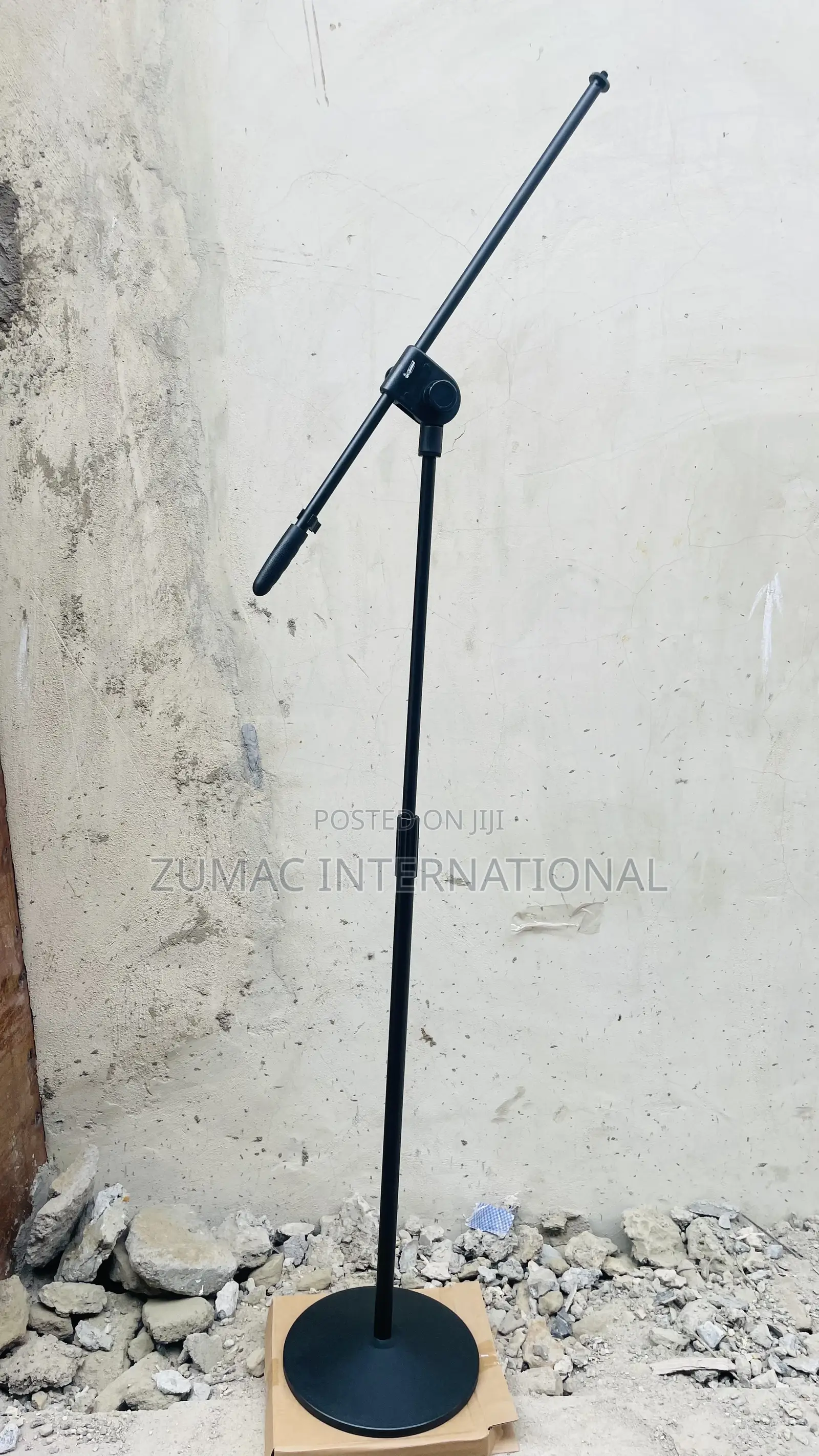 Black Round Base Microphone Stand